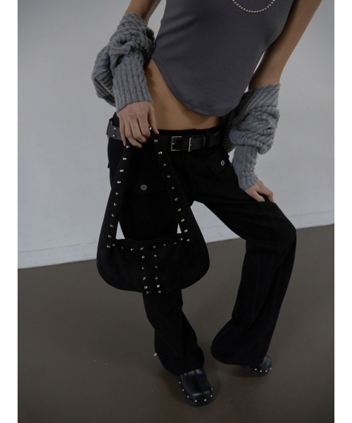 SETUP-EXE（セットアップイーエックスイー）の「SUEDE STUDDED SHOULDER BAG / BLACK（ショルダーバッグ・レディース・その他・OS）」の2枚目の写真