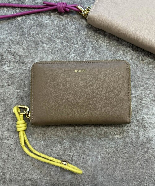 fredy emue（フレディエミュ）の「【WEB限定】【BEAURE/ビュレ】レザーストラップウォレット L（財布・レディース・シルバー/ブラック/グレイッシュベージュ・FREE）」の14枚目の写真