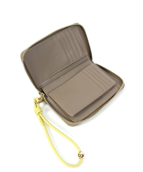 fredy emue（フレディエミュ）の「【WEB限定】【BEAURE/ビュレ】レザーストラップウォレット L（財布・レディース・シルバー/ブラック/グレイッシュベージュ・FREE）」の19枚目の写真