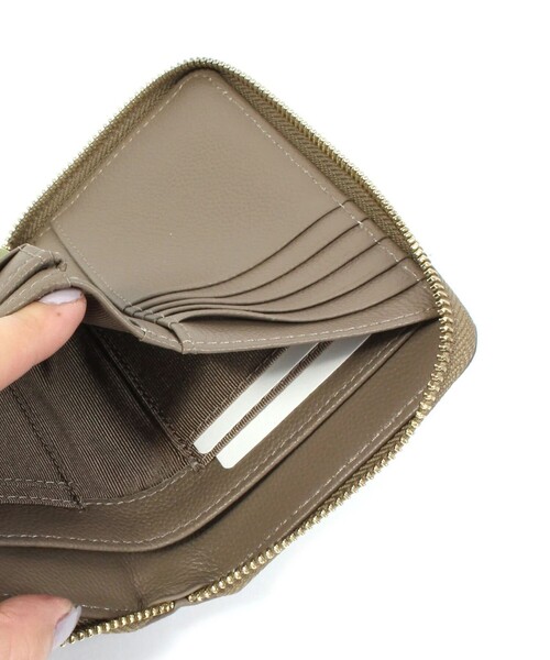 fredy emue（フレディエミュ）の「【WEB限定】【BEAURE/ビュレ】レザーストラップウォレット L（財布・レディース・シルバー/ブラック/グレイッシュベージュ・FREE）」の20枚目の写真