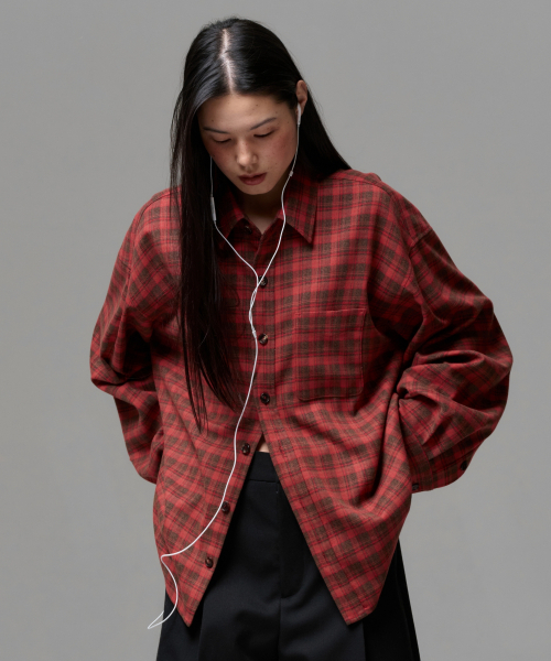 ERA（エラ）の「UNISEX VINTAGE CHECK SHIRT - RED（シャツ/ブラウス・レディース・レッド・SMALL/MEDIUM/LARGE）」の2枚目の写真
