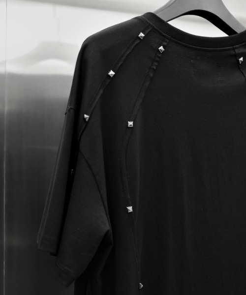 RICH（リッチ）の「【RICH】Riveted Cross  Over T-shirt / 【リッチ】リベットクロスオーバーサイズ半袖Tシャツ（Tシャツ/カットソー・メンズ・ブラック・02/01）」の11枚目の写真