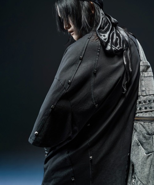 RICH（リッチ）の「【RICH】Riveted Cross  Over T-shirt / 【リッチ】リベットクロスオーバーサイズ半袖Tシャツ（Tシャツ/カットソー・メンズ・ブラック・02/01）」の3枚目の写真