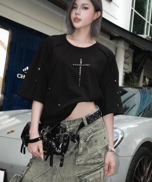 RICH（リッチ）の「【RICH】Riveted Cross  Over T-shirt / 【リッチ】リベットクロスオーバーサイズ半袖Tシャツ（Tシャツ/カットソー・メンズ・ブラック・02/01）」の6枚目の写真