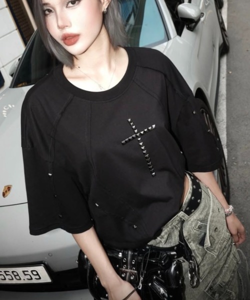 RICH（リッチ）の「【RICH】Riveted Cross  Over T-shirt / 【リッチ】リベットクロスオーバーサイズ半袖Tシャツ（Tシャツ/カットソー・メンズ・ブラック・02/01）」の7枚目の写真