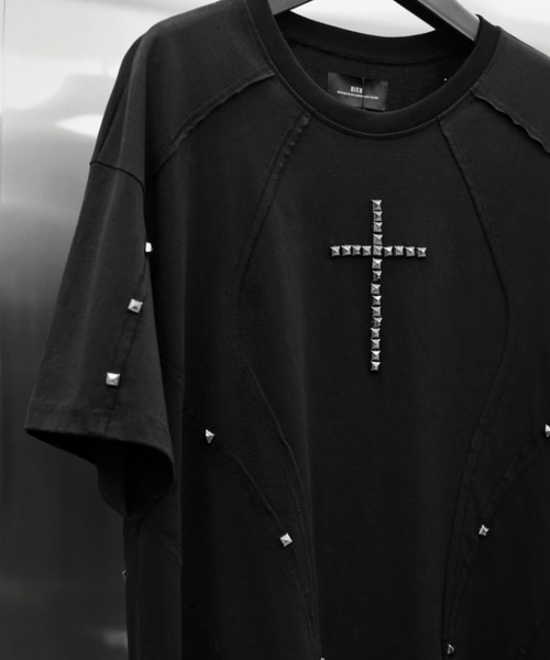 RICH（リッチ）の「【RICH】Riveted Cross  Over T-shirt / 【リッチ】リベットクロスオーバーサイズ半袖Tシャツ（Tシャツ/カットソー・メンズ・ブラック・02/01）」の10枚目の写真
