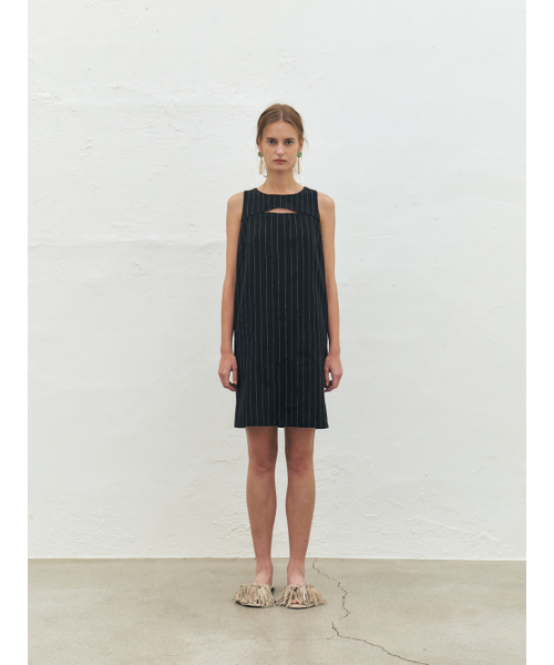 KUME(クメ)の「Striped Linen Blend O Ring Dress, Black(ワンピース・レディース・その他・SMALL/MEDIUM)」の2枚目の写真