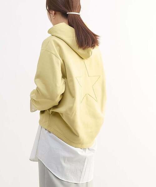 CONVERSE TOKYO(コンバーストウキョウ)の「BACK STAR★ SIDE TUCK HOODIE(パーカー・レディース・イエロー/杢グレー/ピンク・FREE)」の6枚目の写真