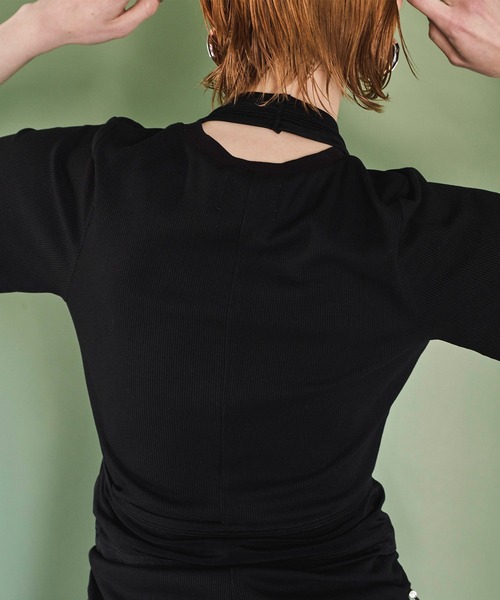 OMMO(オーエムエムオー)の「SHEER HALTER LAYERED T-SH(Tシャツ/カットソー・レディース・ブラック/カーキ/グレー・F)」の7枚目の写真