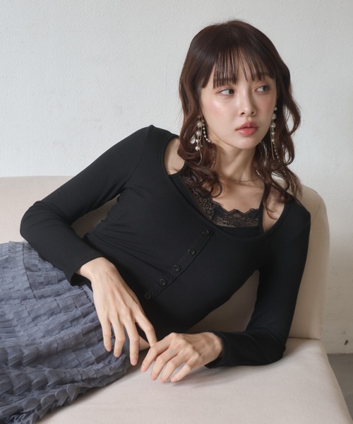Nadana(ナダナ)の「レースレイヤード風トップス(Tシャツ/カットソー・レディース・ホワイト/グレー/ブラック・FREE)」の2枚目の写真