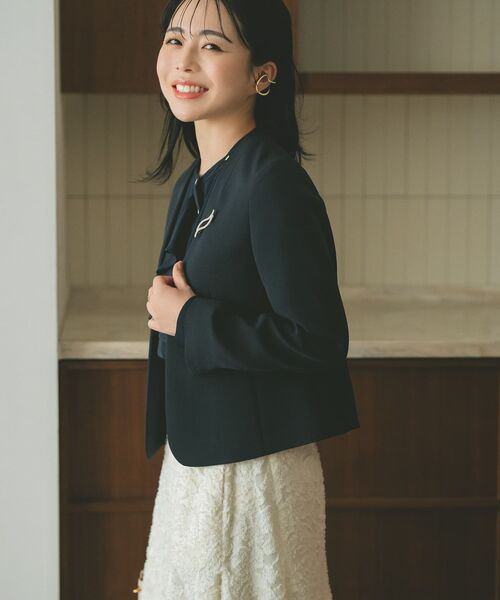 COHINA(コヒナ)の「トリアセジョーゼットノーカラージャケット 【低身長・小柄女性】(ノーカラージャケット・レディース・ネイビー/ベージュ/ブラック・S/XS)」の5枚目の写真
