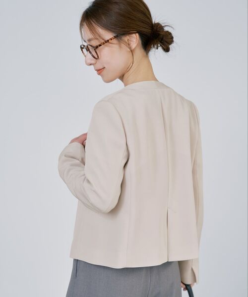 COHINA(コヒナ)の「トリアセジョーゼットノーカラージャケット 【低身長・小柄女性】(ノーカラージャケット・レディース・ネイビー/ベージュ/ブラック・S/XS)」の16枚目の写真