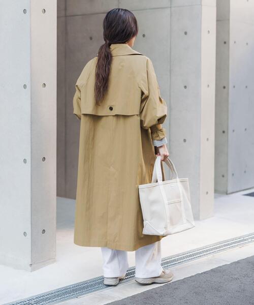 URBAN RESEARCH DOORS（アーバンリサーチドアーズ）の「袖ボリュームスタンドコート（トレンチコート・レディース・ベージュ/ライトベージュ・FREE）」の12枚目の写真
