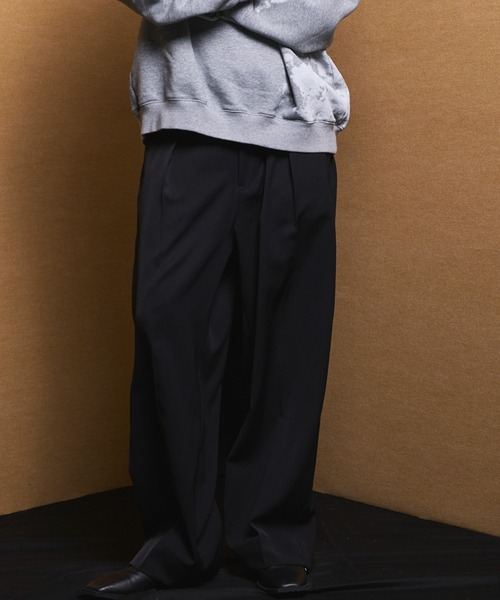 MAISON SPECIAL(メゾンスペシャル)の「《UNISEX》TW Worsted One-tuck Prime-Wide Tapered Slacks/TWウーステッドプライムワイドワンタックテーパードスラックス【MAISON SPECIAL/メゾンスペシャル】■セットアップ対応■(スラックス・メンズ・グレイッシュベージュ/ブラック/ベージュ/グレー・2/1/0)」の2枚目の写真