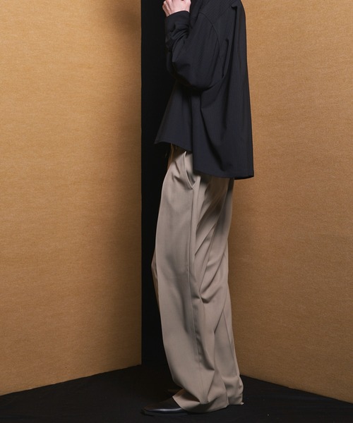 MAISON SPECIAL(メゾンスペシャル)の「《UNISEX》TW Worsted One-tuck Prime-Wide Tapered Slacks/TWウーステッドプライムワイドワンタックテーパードスラックス【MAISON SPECIAL/メゾンスペシャル】■セットアップ対応■(スラックス・メンズ・グレイッシュベージュ/ブラック/ベージュ/グレー・2/1/0)」の6枚目の写真
