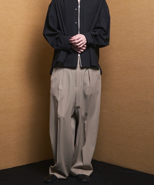 MAISON SPECIAL(メゾンスペシャル)の「《UNISEX》TW Worsted One-tuck Prime-Wide Tapered Slacks/TWウーステッドプライムワイドワンタックテーパードスラックス【MAISON SPECIAL/メゾンスペシャル】■セットアップ対応■(スラックス・メンズ・グレイッシュベージュ/ブラック/ベージュ/グレー・2/1/0)」の5枚目の写真
