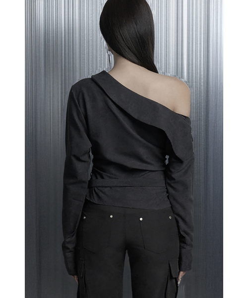 ETRE AU SOMMET（エトレオソメ）の「Two Belt Drape One-Shoulder Blouse (Black)（シャツ/ブラウス・レディース・その他・FREE）」の3枚目の写真