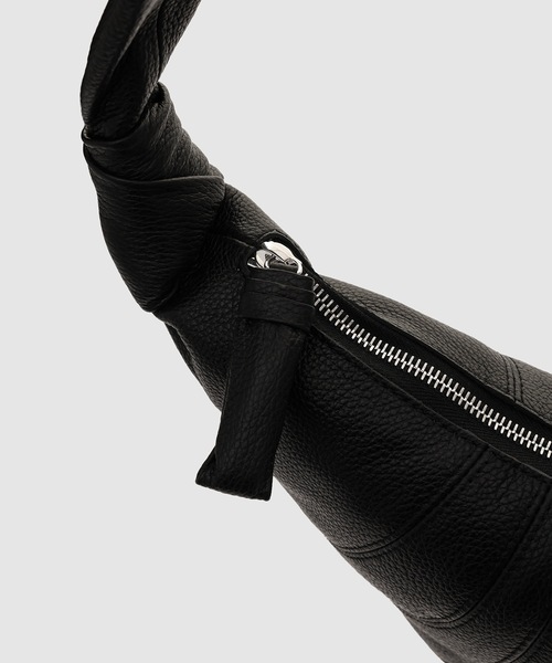 LEMAIRE(ルメール)の「SMALL CROISSANT BAG(ショルダーバッグ・メンズ・ブラック/ブラウン/カーキ・ONE SIZE)」の5枚目の写真