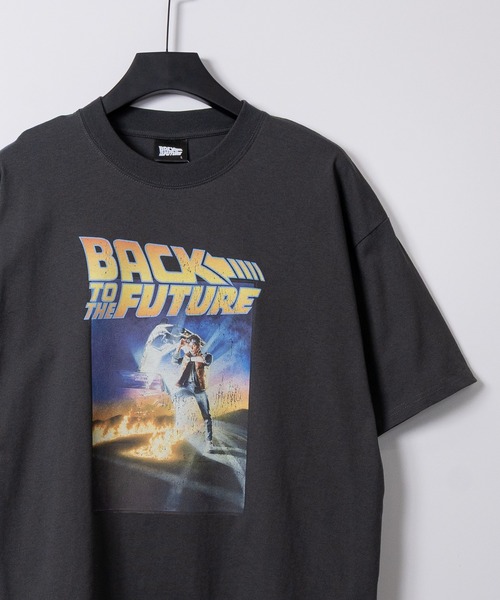 JOHN'S CLOSET（ジョンズクローゼット）の「【15】〔BACK TO THE FUTURE/バックトゥザフューチャー〕ユーズドライク半袖Tシャツ デロリアン/マーティ（Tシャツ/カットソー・メンズ・ブラック系1/ホワイト系2/ホワイト系1/ブラック系2・MEDIUM/X-LARGE/LARGE）」の3枚目の写真