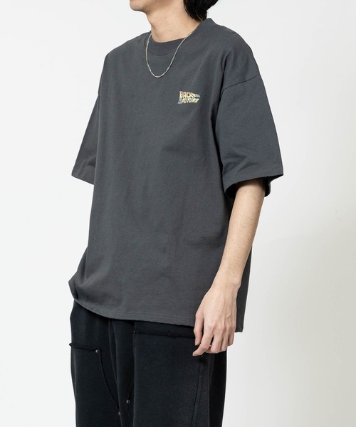 JOHN'S CLOSET（ジョンズクローゼット）の「【15】〔BACK TO THE FUTURE/バックトゥザフューチャー〕ユーズドライク半袖Tシャツ デロリアン/マーティ（Tシャツ/カットソー・メンズ・ブラック系1/ホワイト系2/ホワイト系1/ブラック系2・MEDIUM/X-LARGE/LARGE）」の15枚目の写真