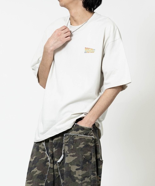 JOHN'S CLOSET（ジョンズクローゼット）の「【15】〔BACK TO THE FUTURE/バックトゥザフューチャー〕ユーズドライク半袖Tシャツ デロリアン/マーティ（Tシャツ/カットソー・メンズ・ブラック系1/ホワイト系2/ホワイト系1/ブラック系2・MEDIUM/X-LARGE/LARGE）」の9枚目の写真