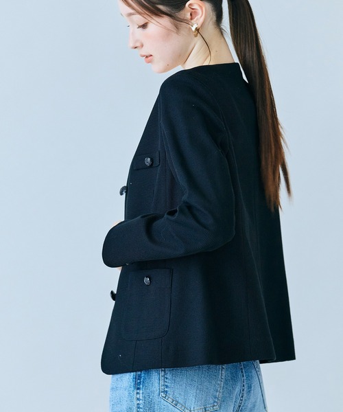 Audie a Muses(オーディアミューズ)の「カラミノーカラーVネックジャケット(ノーカラージャケット・レディース・オフホワイト/ブラック・42/38/36)」の6枚目の写真