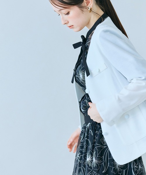 Audie a Muses(オーディアミューズ)の「カラミノーカラーVネックジャケット(ノーカラージャケット・レディース・オフホワイト/ブラック・42/38/36)」の17枚目の写真