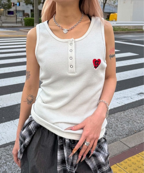 sedacle(セダクル)の「ラメ糸サーマルヘンリータンクトップ(タンクトップ・レディース・ベージュ/オフホワイト/グレー/ブラック・SMALL/MEDIUM/LARGE)」の1枚目の写真
