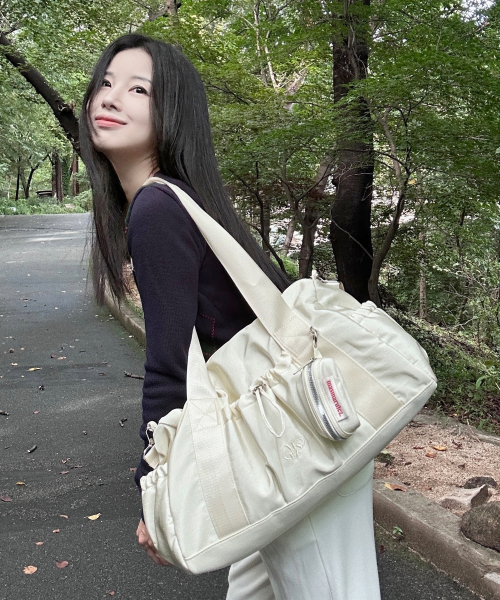 MASMARULEZ（マスマルールズ）の「[INT][POUCH SET] glossy shoulder duffel bag_Lemon chiffon（ボストンバッグ・レディース・その他・FREE）」の3枚目の写真