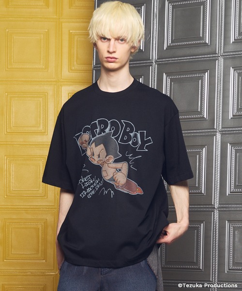 MAISON SPECIAL（メゾンスペシャル）の「《UNISEX》【TEZUKA CHARACTERS for MAISON SPECIAL】- ASTRO BOY - Prime-Over Crew Neck Graphic T-Shirt/- 鉄腕アトム - プライムオーバークルーネックグラフィックTシャツ【MAISON SPECIAL/メゾンスペシャル】（Tシャツ/カットソー・メンズ・ホワイト/ブラック・0/2/1）」の2枚目の写真