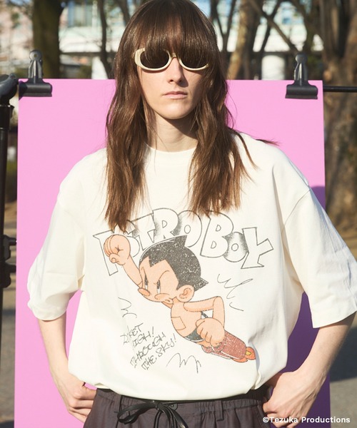 MAISON SPECIAL（メゾンスペシャル）の「《UNISEX》【TEZUKA CHARACTERS for MAISON SPECIAL】- ASTRO BOY - Prime-Over Crew Neck Graphic T-Shirt/- 鉄腕アトム - プライムオーバークルーネックグラフィックTシャツ【MAISON SPECIAL/メゾンスペシャル】（Tシャツ/カットソー・メンズ・ホワイト/ブラック・0/2/1）」の4枚目の写真
