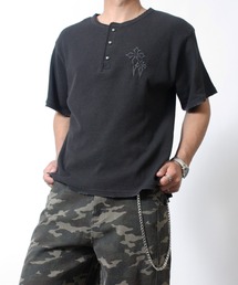 NYLAUS（ナイラス）の「【NYS】2026新作 ピグメント クロス刺繍 ヴィンテージ ショート丈 ヘンリーネック ワッフル 半袖Tシャツ（Tシャツ/カットソー）」