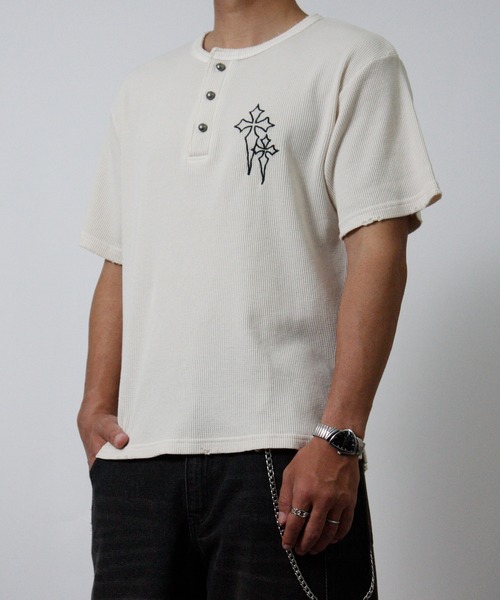 NYLAUS(ナイラス)の「【NYS】クロス ワンポイント刺繍 ワッフル ヘンリーネックTシャツ 半袖Tシャツ ショート丈 カモフラ(Tシャツ/カットソー・メンズ・ブラック/アイボリー/ワインレッド/チャコール/グリーン系カモフラージュ/カモフラージュ・L/M)」の10枚目の写真