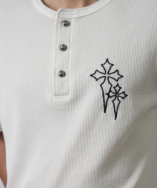 NYLAUS(ナイラス)の「【NYS】クロス ワンポイント刺繍 ワッフル ヘンリーネックTシャツ 半袖Tシャツ ショート丈 カモフラ(Tシャツ/カットソー・メンズ・ブラック/アイボリー/ワインレッド/チャコール/グリーン系カモフラージュ/カモフラージュ・L/M)」の14枚目の写真