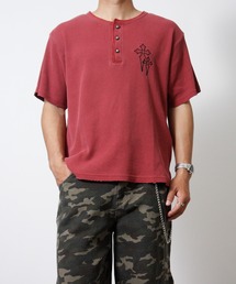 NYLAUS（ナイラス）の「【NYS】2026新作 ピグメント クロス刺繍 ヴィンテージ ショート丈 ヘンリーネック ワッフル 半袖Tシャツ（Tシャツ/カットソー）」