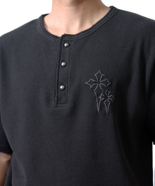 NYLAUS(ナイラス)の「【NYS】クロス ワンポイント刺繍 ワッフル ヘンリーネックTシャツ 半袖Tシャツ ショート丈 カモフラ(Tシャツ/カットソー・メンズ・ブラック/アイボリー/ワインレッド/チャコール/グリーン系カモフラージュ/カモフラージュ・L/M)」の19枚目の写真