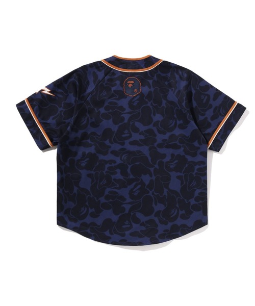 A BATHING APE（アベイシングエイプ）の「SOLID CAMO MULTI LOGO BASEBALL SS SHIRT（シャツ/ブラウス・メンズ・アイボリー/ネイビー・MEDIUM/X-LARGE/XX-LARGE/SMALL/LARGE）」の4枚目の写真