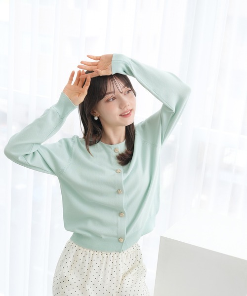 ASTORIA ODIER（アストリアオディール）の「パールビジュー釦カーディガン（カーディガン/ボレロ・レディース・ミント/ホワイト/ネイビー・MEDIUM/SMALL/LARGE）」の2枚目の写真