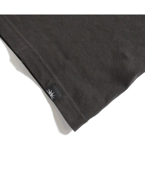 BGL(ビージーエル)の「RAW EDGE LOGO TEE / 切りっぱなし / ロゴ /アップリケ 半袖Tシャツ(Tシャツ/カットソー・レディース・チャコールグレー/オフホワイト・S/L/M)」の4枚目の写真