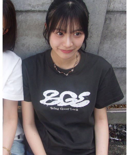 BGL(ビージーエル)の「RAW EDGE LOGO TEE / 切りっぱなし / ロゴ /アップリケ 半袖Tシャツ(Tシャツ/カットソー・レディース・チャコールグレー/オフホワイト・S/L/M)」の9枚目の写真