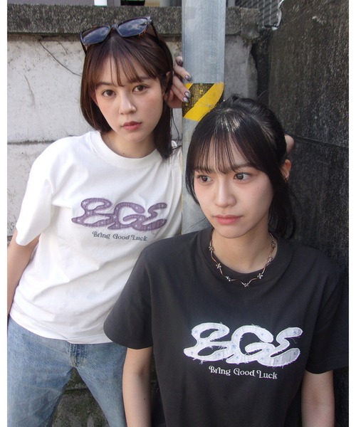 BGL(ビージーエル)の「RAW EDGE LOGO TEE / 切りっぱなし / ロゴ /アップリケ 半袖Tシャツ(Tシャツ/カットソー・レディース・チャコールグレー/オフホワイト・S/L/M)」の13枚目の写真