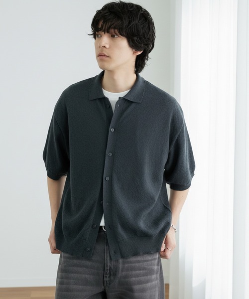MONO-MART(モノマート)の「接触冷感 ショート丈 ブークレ ベーシック 半袖ニットシャツ<UVカット/ウォッシャブル>(シャツ/ブラウス・メンズ・ネイビー/ブラック/モカ/チャコール/ブルー/ライトグレー・S/M/L)」の1枚目の写真