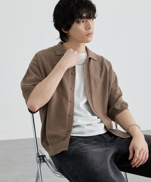 MONO-MART(モノマート)の「接触冷感 ショート丈 ブークレ ベーシック 半袖ニットシャツ<UVカット/ウォッシャブル>(シャツ/ブラウス・メンズ・ネイビー/ブラック/モカ/チャコール/ブルー/ライトグレー・S/M/L)」の11枚目の写真