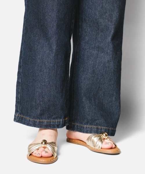STEVE MADDEN(スティーブマデン)の「ギャザーリボンフラットサンダル/S.MADDEN DISPY-CN-XS(サンダル・レディース・ブラック/ゴールド・22.5cm/23.0cm/23.5cm/23.5-24/24.0cm/24.5cm)」の8枚目の写真