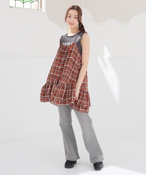 Honeys(ハニーズ)の「イレヘムキャミワンピース(ワンピース・レディース・ブラウン系/ベージュ系/ネイビー系・S/M/L)」の9枚目の写真
