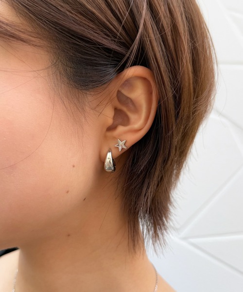Peony(ピオニー)の「【Peony/ピオニー】星型シンプルモチーフピアス【アレルギー対応】(ピアス(両耳用)・レディース・シルバー/ゴールド・FREE)」の3枚目の写真