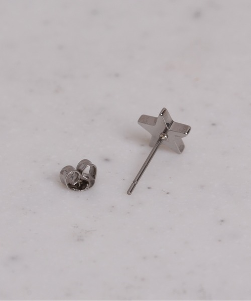 Peony(ピオニー)の「【Peony/ピオニー】星型シンプルモチーフピアス【アレルギー対応】(ピアス(両耳用)・レディース・シルバー/ゴールド・FREE)」の6枚目の写真
