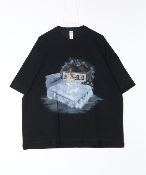 SHINYAKOZUKA(シンヤコヅカ)の「【SHINYAKOZUKA】 bedroom and living room(Tシャツ/カットソー・メンズ・ブラック/ホワイト/チャコールグレー・MEDIUM/SMALL/X-SMALL)」の2枚目の写真