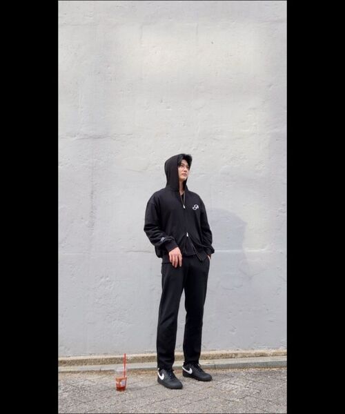 PHERMENON(フェルメノン)の「オーバーサイズクロップスウェット2ウェイフードジップアップ - ブラック(ジャージ・メンズ・ブラック・1/2/3)」の9枚目の写真
