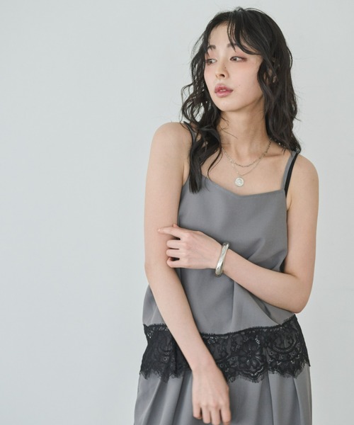 Anclear oui（アンクリアウィ）の「裾レースキャミ×イージータックパンツ（セットアップ・レディース・Black/Beige/LT.Gray・F）」の4枚目の写真